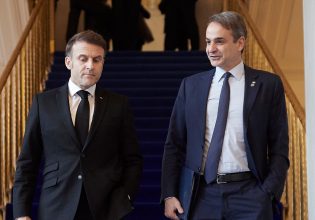 Ο ποντικός και η ουρά της γάτας και τα παράπονα του Κυριάκου για τον Μακρόν