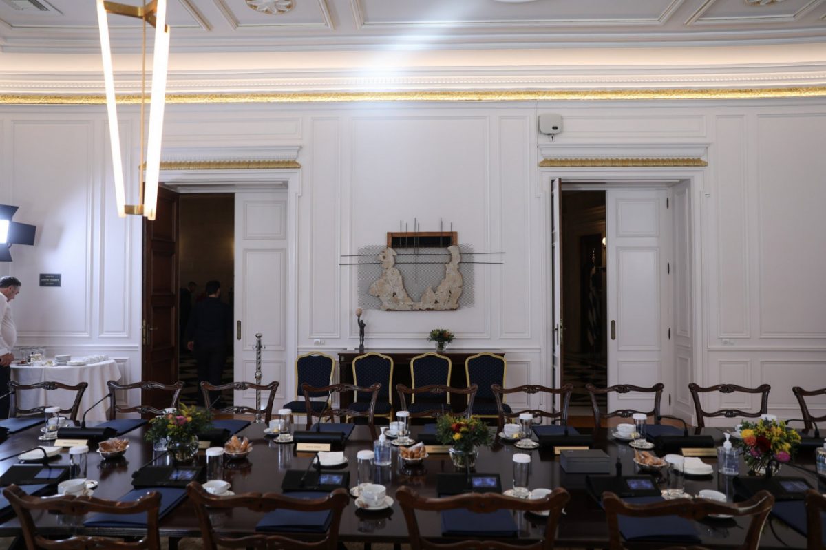 Κυβέρνηση: Η δύσκολη εβδομάδα, η άμυνα ζώνης και η «μαύρη λίστα» υπουργών