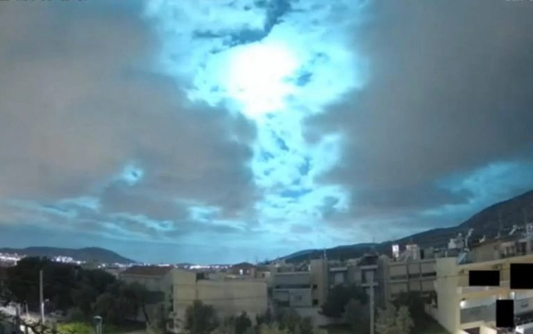 Μετέωρο γέμισε χρώμα τον ουρανό: Ανάρτηση Κολυδά για το συμβάν [video]