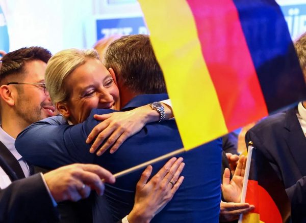 Αλίς Βάιντελ: Το χέρι μας είναι πάντα απλωμένο για συμμετοχή στην κυβέρνηση