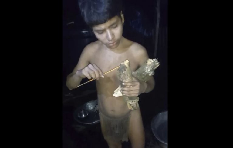 Βραζιλία: Ιθαγενής απομονωμένης φυλής είδε για πρώτη φορά τον άγνωστο σε αυτόν πολιτισμό