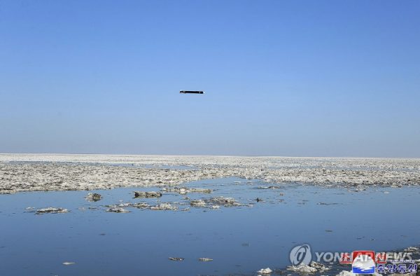 Βόρεια Κορέα: Δοκιμαστικές εκτοξεύσεις στρατηγικών πυραύλων κρουζ