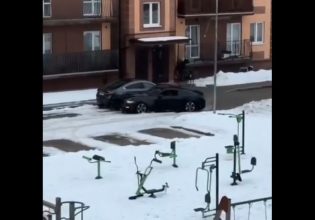 Καλίνινγκραντ: Πολίτες ακινητοποίησαν μεθυσμένο οδηγό με χιονόμπαλες – Έπεσε πάνω σε 11 οχήματα