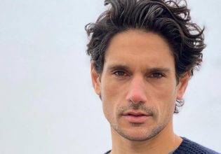 Πάνος Βλάχος: Πώς αντέδρασε όταν θαυμάστρια του ζήτησε να βγάλει το πουκάμισο του