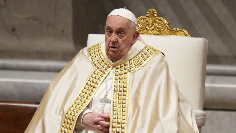 Πάπας Φραγκίσκος: Γιατί «φούντωσε» το σενάριο που τον θέλει να παραιτείται