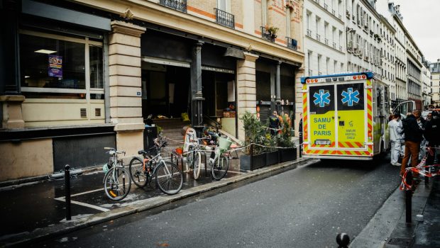 Γαλλία: Άνδρας οπλισμένος με σπαθιά πυροβολήθηκε από αστυνομικό