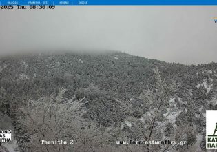 Πάρνηθα: Ξεκίνησε η χιονόπτωση – Πού διακόπηκε η κυκλοφορία των οχημάτων
