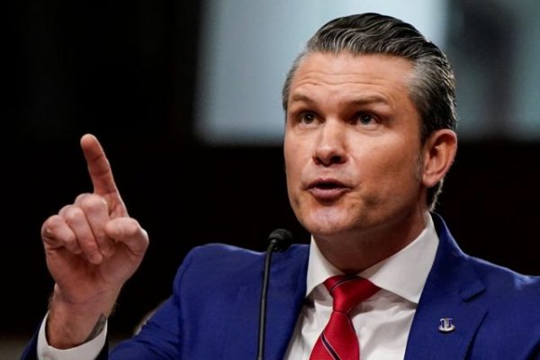 ΗΠΑ: Η κυβέρνηση Τραμπ προωθεί μείωση δαπανών του υπουργείου Αμυνας