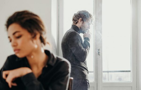 Ποιος αντιμετωπίζει πιο δύσκολα τον χωρισμό; Η επιστήμη έχει την απάντηση