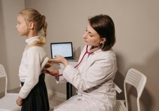 Ανωμαλίες στους πνεύμονες ανιχνεύονται σε παιδιά με long Covid