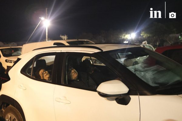 Σαντορίνη: Θορυβημένοι κοιμούνται στα αυτοκίνητα