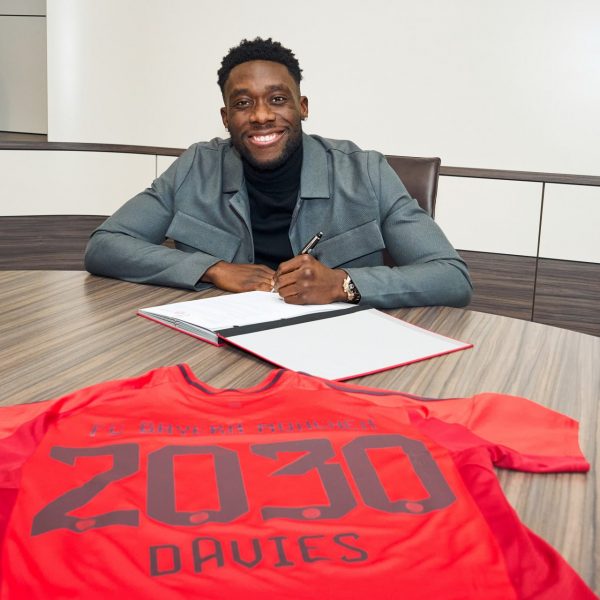 Ο Ντέιβις ανανέωσε με την Μπάγερν μέχρι το 2030