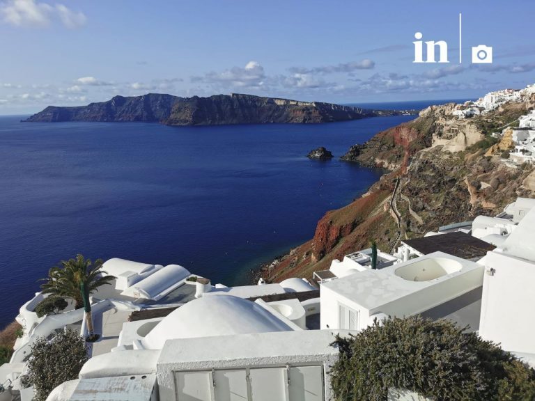 Σαντορίνη: «Δεν φοβόμαστε με τους σεισμούς» – Τι λένε κάτοικοι του νησιού που έμειναν πίσω