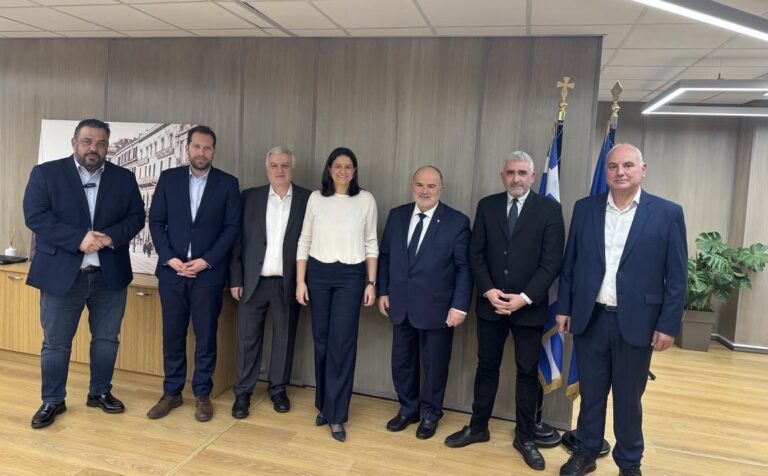 ΠΟΕΣΕ: Ζητάει παράταση του χρόνου έναρξης εφαρμογής της ψηφιακής κάρτας εργασίας στον κλάδο της εστίασης