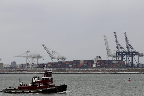 Οι δασμοί Τραμπ διόγκωσαν το εμπορικό έλλειμμα των ΗΠΑ τον Ιανουάριο