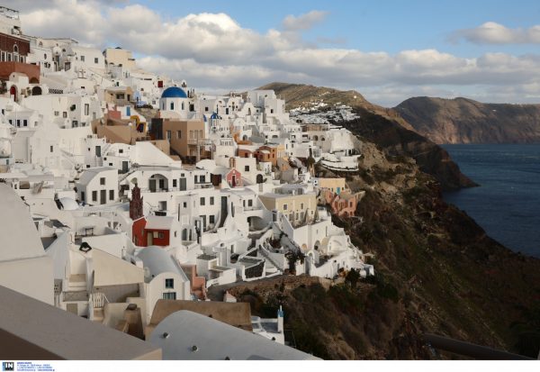 Σαντορίνη – σεισμοί: «Σπάνιο το γεωλογικό φαινόμενο στη Σαντορίνη» λέει η Νομικού