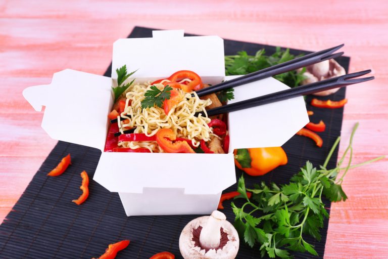 Κίνα: Πολίτες παριστάνουν τους πενθούντες για να φάνε φτηνά νουντλς σε… κηδείες