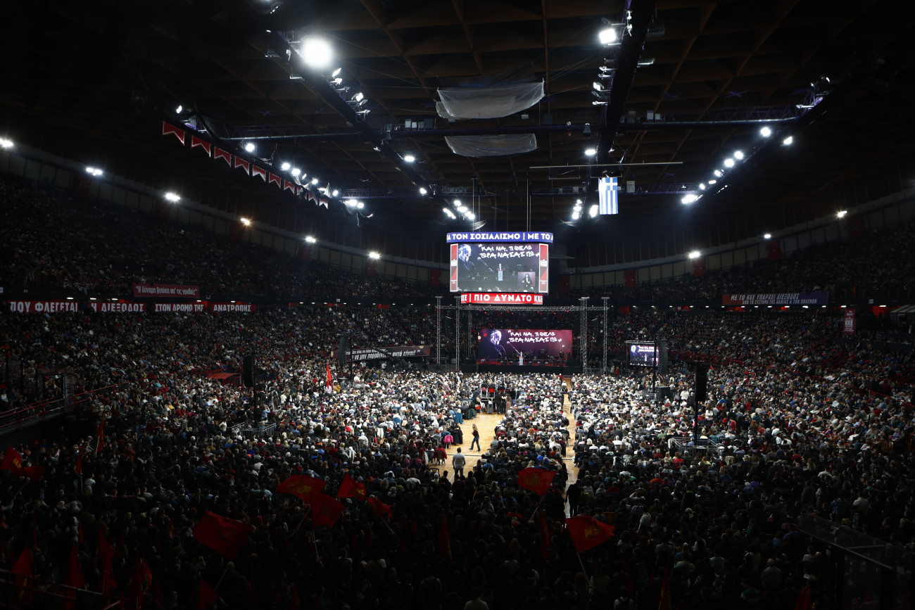 «Και να τι θέλω τώρα να σας πω»: Το in στη συγκλονιστική συναυλία – αφιέρωμα για τον Θάνο Μικρούτσικο στο κατάμεστο ΣΕΦ