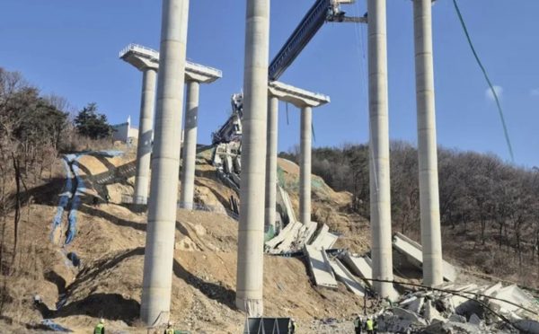 Νότια Κορέα: Τουλάχιστον 2 νεκροί εξαιτίας κατάρρευσης οδικής γέφυρας