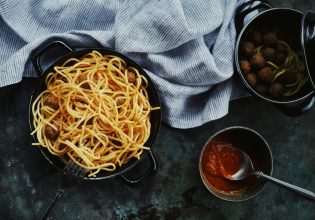 Spaghetti time: Δύο συνταγές για το αγαπημένο μας ζυμαρικό