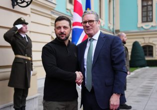 Επόμενος σταθμός, Λονδίνο – Ο Ζελένσκι υπογράφει για τα ορυκτά και συναντά τον Στάρμερ