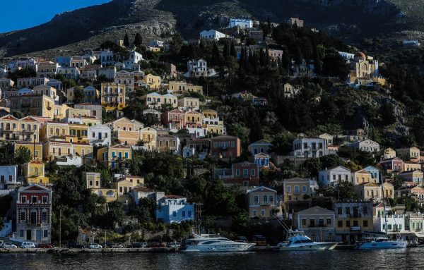 Σύμη: «Η 13χρονη είχε την ιδέα» λέει ο δικηγόρος του 15χρονου – Σοκαρισμένη η τοπική κοινωνία