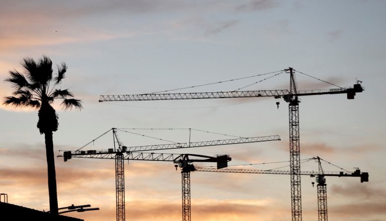 ΗΠΑ: Ο Τραμπ λέει ότι θα ανακοινώσει δασμούς 25% σε χάλυβα και αλουμίνιο τη Δευτέρα