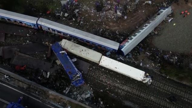 Τέμπη: Ραγίζουν καρδιές οι συγγενείς των θυμάτων των Τεμπών – «Η κόρη μου φώναζε μαμά και δεν ήμουν εδώ»