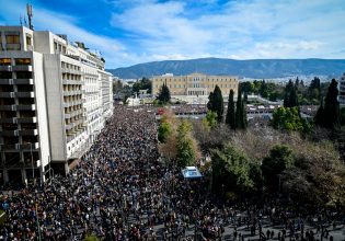 Τέμπη: Στο «κόκκινο» η πολιτική αντιπαράθεση – Στους δρόμους η κοινωνία – Δεν θα αποδοθεί δικαιοσύνη, λέει το 68%