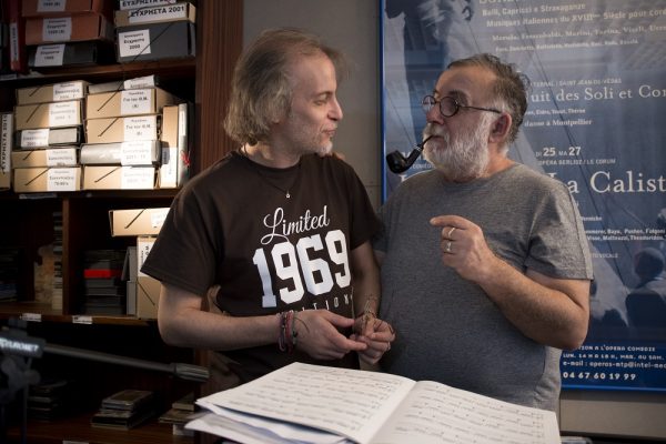 Μίλτος Πασχαλίδης: «Συνομιλώ συχνά με τον Θάνο Μικρούτσικο, είναι ζωντανός στη ζωή μου»