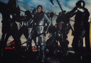 Oργή, αναρχία και ιδρωμένα γκλίτερ: 200 στιγμιότυπα εκκωφαντικής πρωτοπορίας του The Face σε μια έκθεση