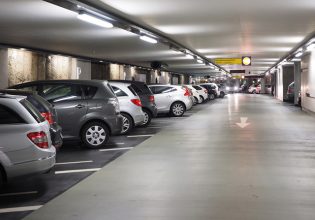 Παρίστανε τον συγγενή και έκλεβε πολυτελή αυτοκίνητα από πάρκινγκ στην Αθήνα