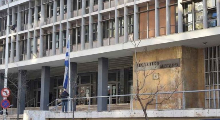 Θεσσαλονίκη: Κακουργηματική δίωξη ασκήθηκε στον 16χρονο που μαχαίρωσε τον αδελφό του