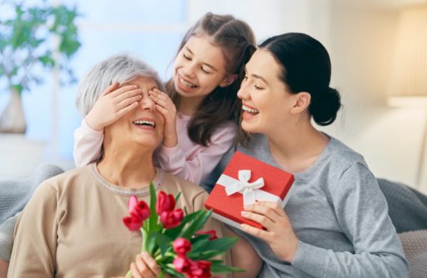 Ημέρα της Γυναίκας: Top επιλογές δώρου για να τους δείξετε την αγάπη σας