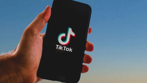 Αυτό είναι το πιο… χαζό trend στο TikTok