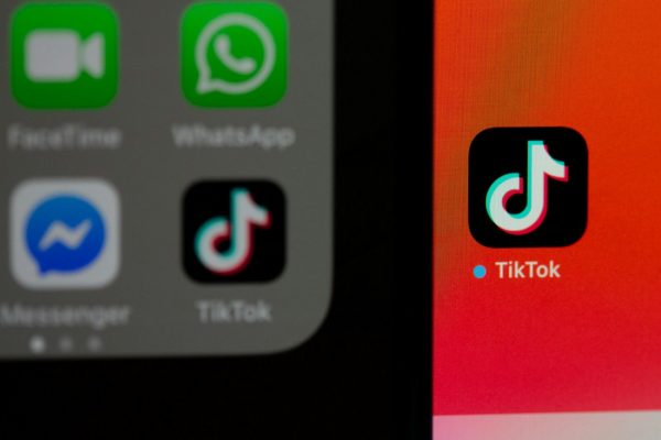 Η απόλυτη κυριαρχία του TikTok – Πώς η νέα γενιά επαναπροσδιορίζει την ψηφιακή συμμετοχή