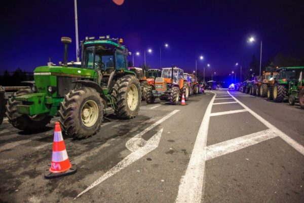 Αναβρασμός στους αγρότες της Κεντρικής Μακεδονίας – Πάνω από 400 τρακτέρ στους δρόμους