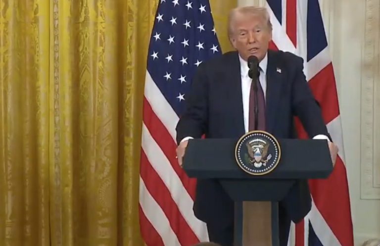 Ο Τραμπ τάσσεται υπέρ του Αρθρου 5 της συνθήκης του ΝΑΤΟ για τη συλλογική άμυνα