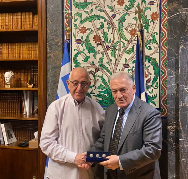 Επίσκεψη του Προέδρου της ΚΕΔΕ Λάζαρου Κυρίζογλου στον Πρόεδρο της Βουλής Νικήτα Κακλαμάνη