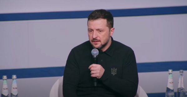 Ουκρανία: Μικρές οι πιθανότητες επιβίωσης χωρίς την υποστήριξη των ΗΠΑ, λέει ο Ζελένσκι