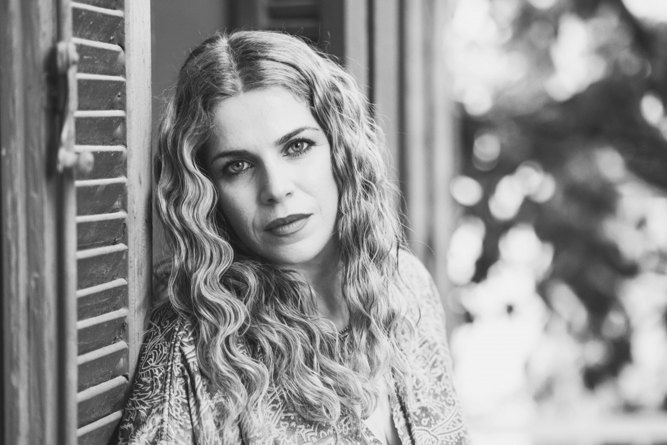 Η Βιολέτα Ίκαρη έρχεται στον Σταυρό του Νότου με «Καινούργια σοδειά»!