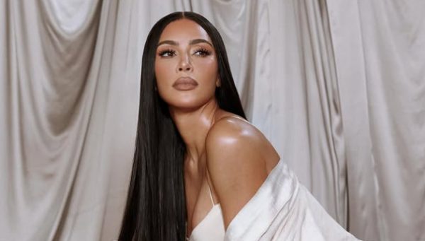 Η Κιμ Καρντάσιαν αναπολεί την εφηβική της σχέση με τον ανιψιό της θρυλικής Τζάνετ Τζάκσον