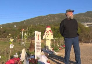 «Να κάτσει ο δολοφόνος του παιδιού μου στο εδώλιο» – Το in στα Τέμπη με τον Χρήστο Χούπα