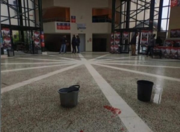 Βόλος: Μπήκαν ξανά νερά στο παραλιακό κτίριο του Πανεπιστημίου Θεσσαλίας – Διαμαρτύρονται οι φοιτητές