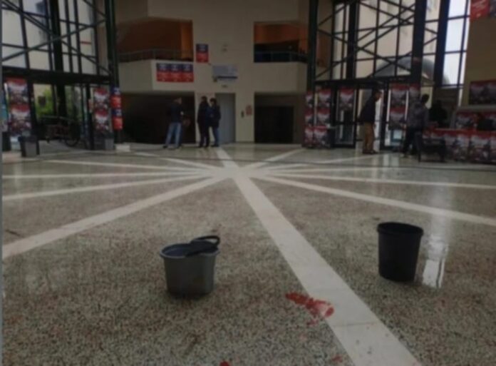 Βόλος: Μπήκαν ξανά νερά στο παραλιακό κτίριο του Πανεπιστημίου Θεσσαλίας – Διαμαρτύρονται οι φοιτητές