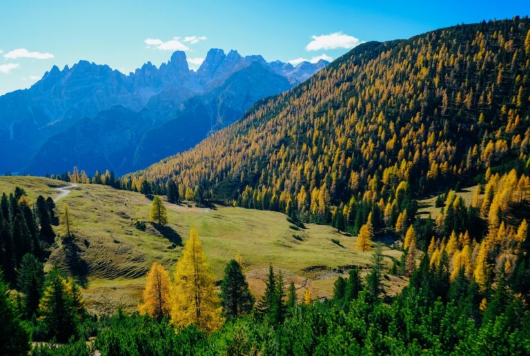 Μια ορεινή περιοχή στην Ιταλία προσφέρει 100.000 ευρώ για να μετακομίσετε εκεί