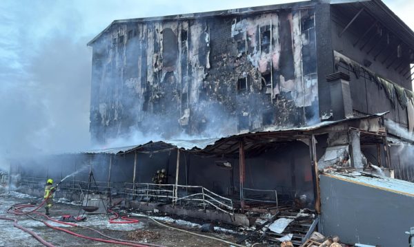 Μεγάλη φωτιά σε ξενοδοχείο χιονοδρομικού κέντρου στην Τουρκία – Νεκρός ένας σκιέρ κι ο πατέρας του