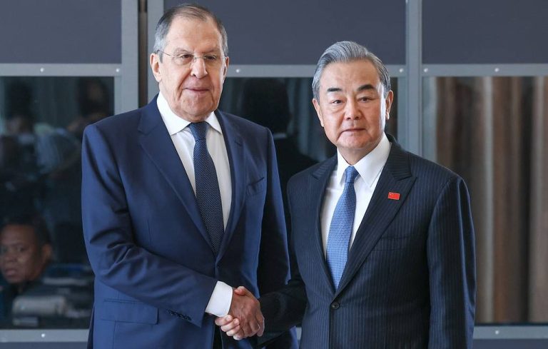 Ρωσία: Ο Λαβρόφ θα συζητήσει για την Ουκρανία με τον Κινέζο ΥΠΕΞ κατά την επίσκεψή του