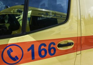 Θήβα: 63χρονος πέθανε στο πεζοδρόμιο περιμένοντας ασθενοφόρο από τη Λιβαδειά