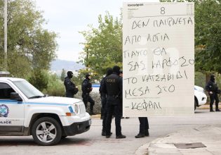 Κορωπί: Τρομάζουν οι χειρόγραφες σημειώσεις του 51χρονου – «Θα σας καρφώσω το κατσαβίδι στο κεφάλι»